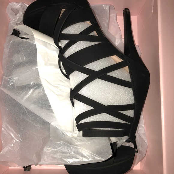 Black heels - Picture 4 of 5